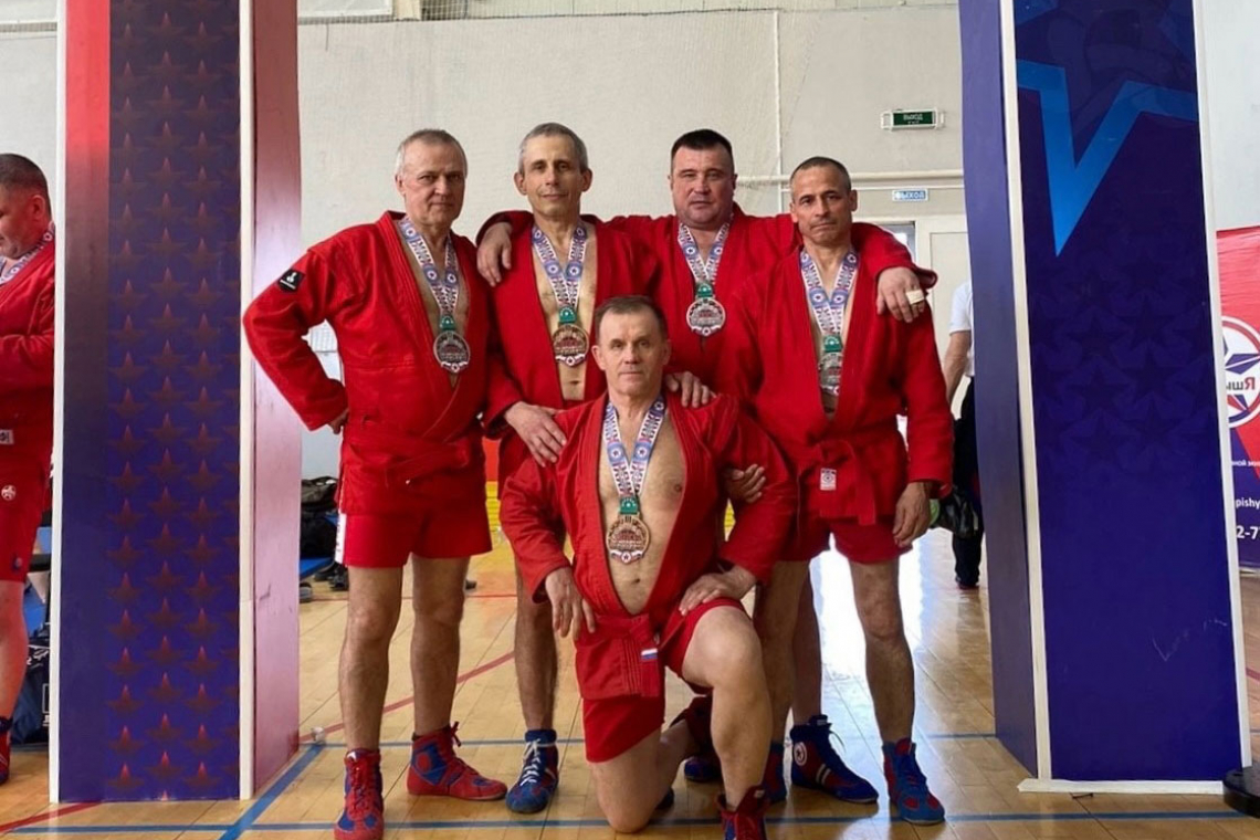 Пять медалей у мастеров самбистов