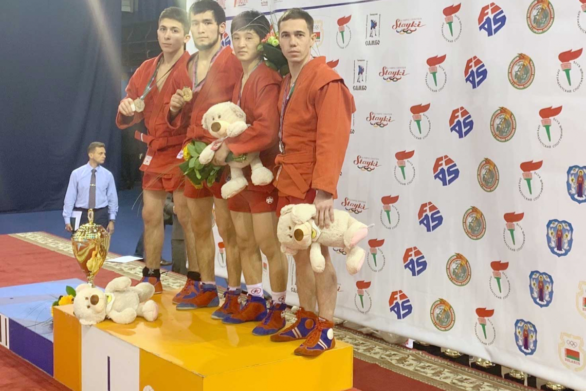 Уступил в финале