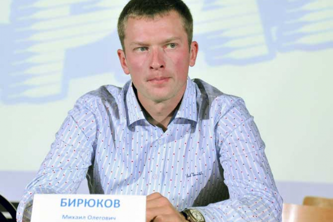 Бирюков: тут взрослые мужики бьются за премиальные, тут другой хоккей