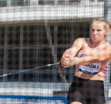 Метнула на золото