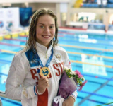 Золотых медалей больше
