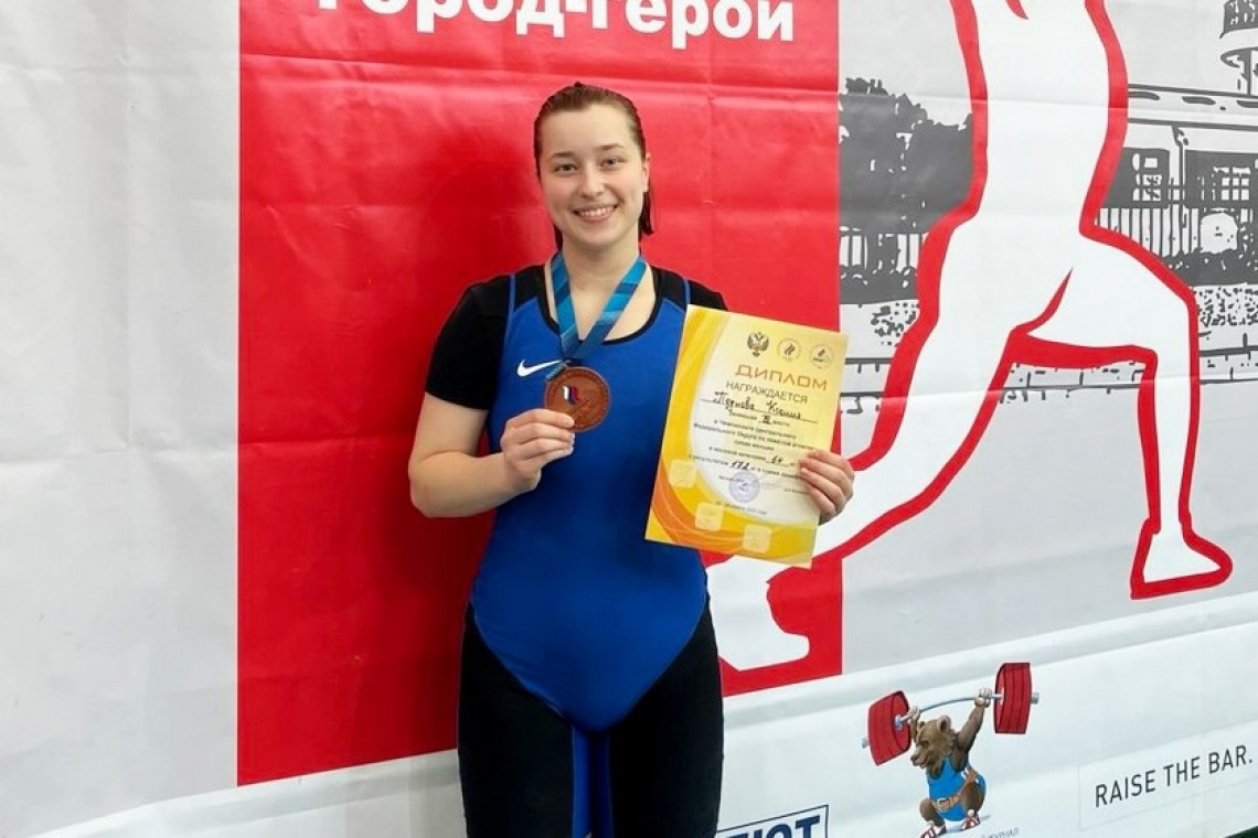 Медали тяжелоатлетов
