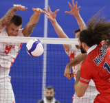 Проиграли дома лидеру