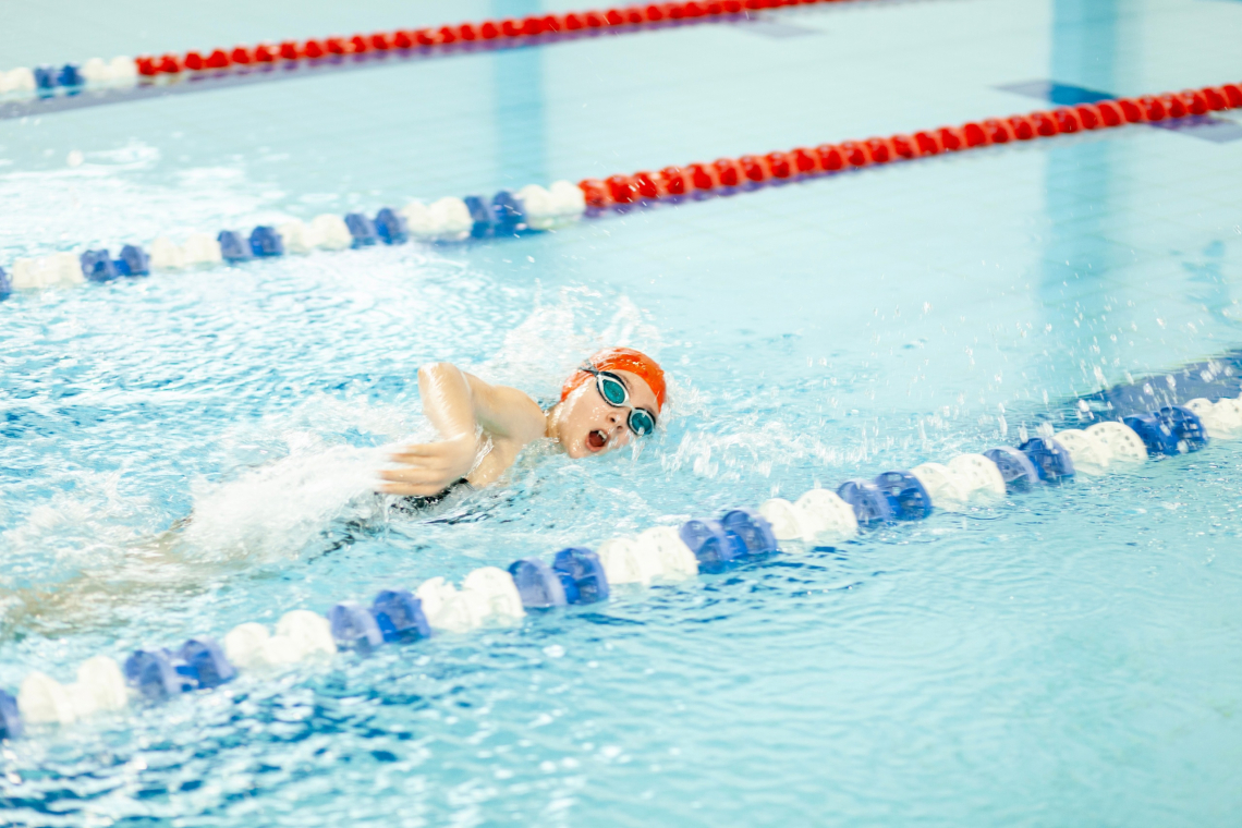 Студенты выявили сильнейших в плавании