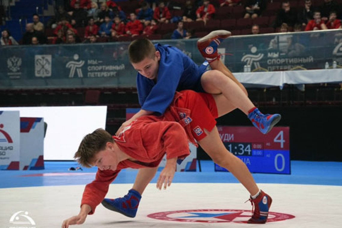 У самбистов четыре медали