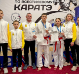  Каратисты с медалями