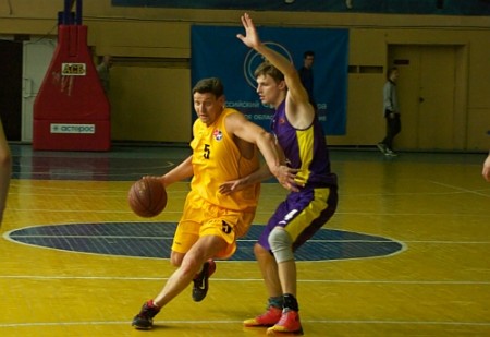 В финале чемпионата Ярославской области встретятся баскетбольные команды ЯГМУ и ЯГТУ