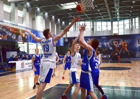 Свердловские баскетболисты начали с победы ярославский тур