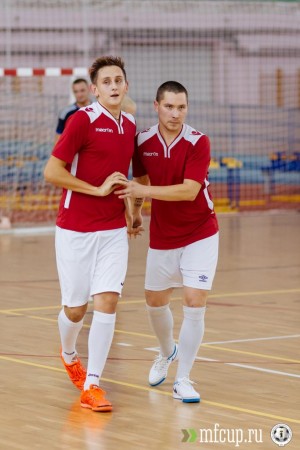 Гранды поделили очки