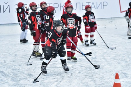 Юные ярославские хоккеисты сыграли с двукратным чемпионом мира