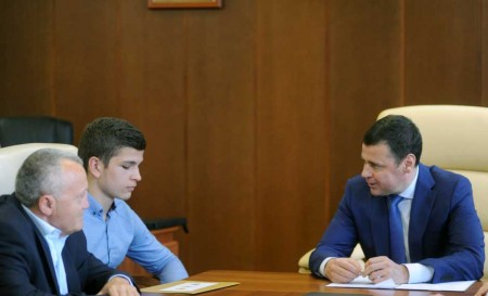 Миронов поздравил чемпиона России по боксу Расула Гаджиева с победой